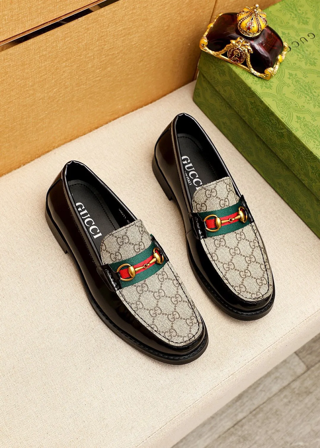Men's shoes 💰460 💐 Product trademark: GUCCI "Gucci" casual leather shoes Regular size: 38-44 (45🉑️customized) Product materials: Selected imported first-layer open-edge beaded cowhide leather upper + luxury hardware buckle, imported water-dyed cowhide leather lining. Strong three-dimensional visual effect, original combination outsole Color: 5⃣️colors available